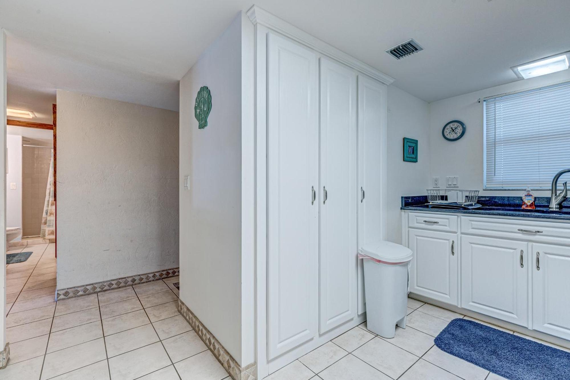 Daytona Beach Shores Condos Room photo