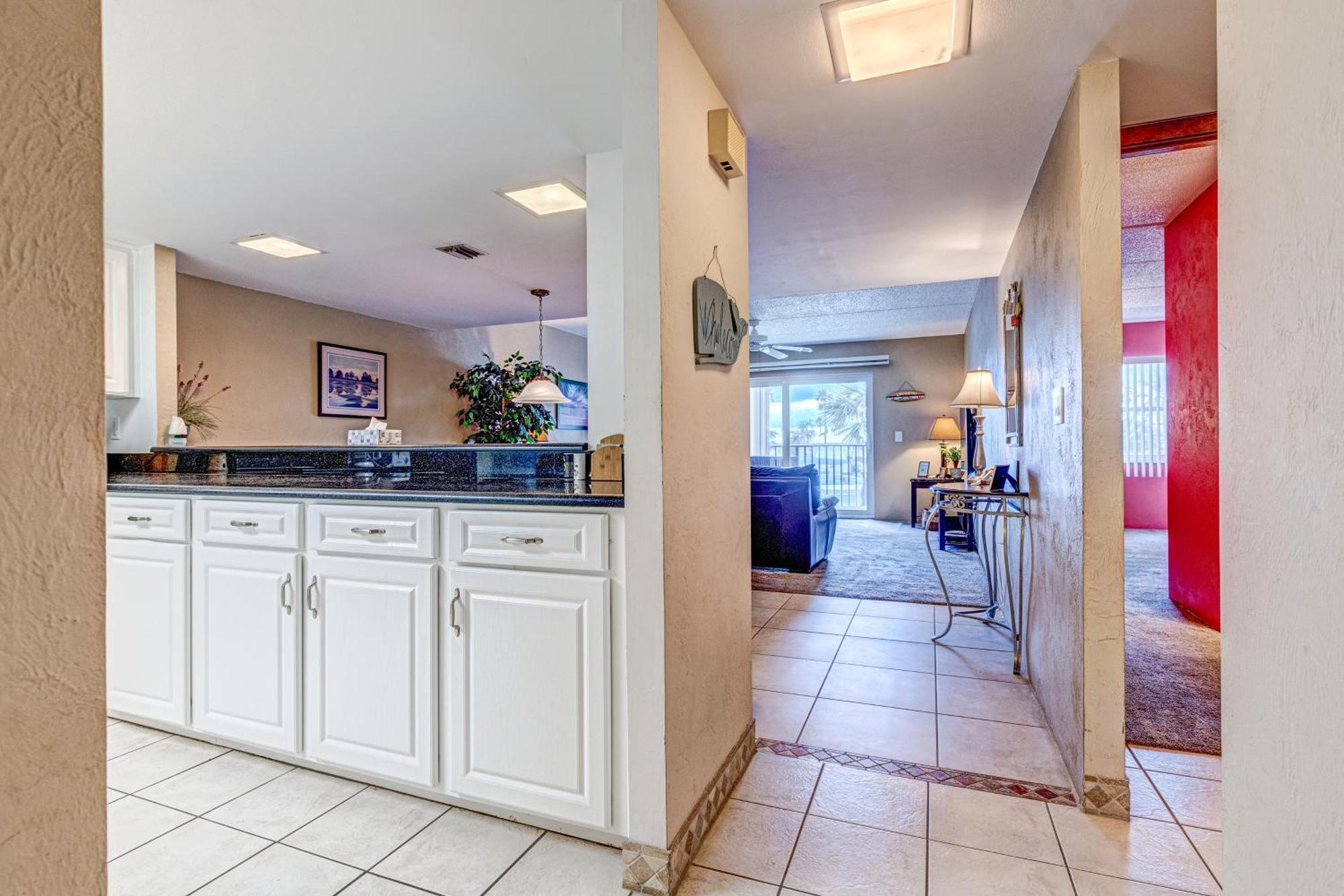 Daytona Beach Shores Condos Room photo