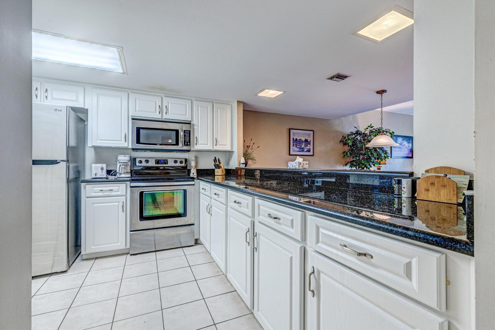 Daytona Beach Shores Condos Room photo