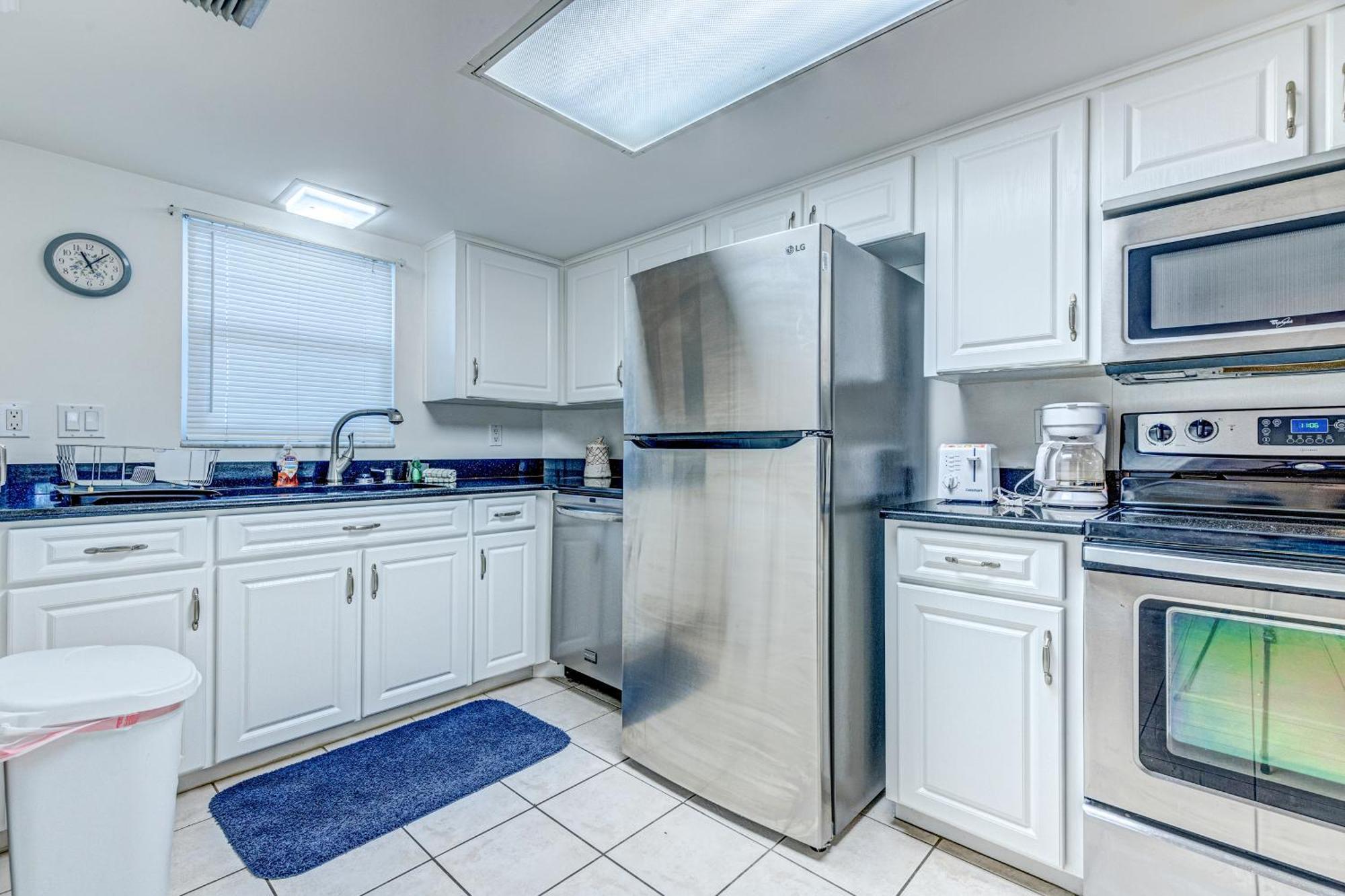 Daytona Beach Shores Condos Room photo