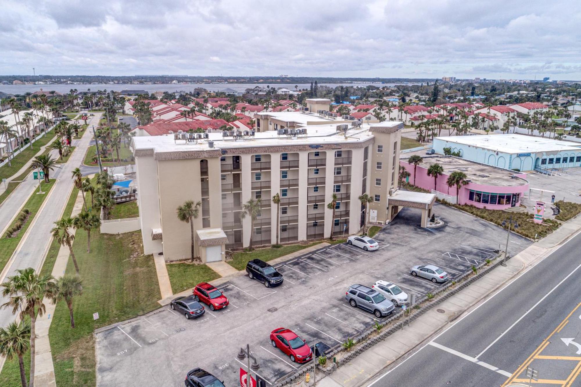 Daytona Beach Shores Condos Room photo