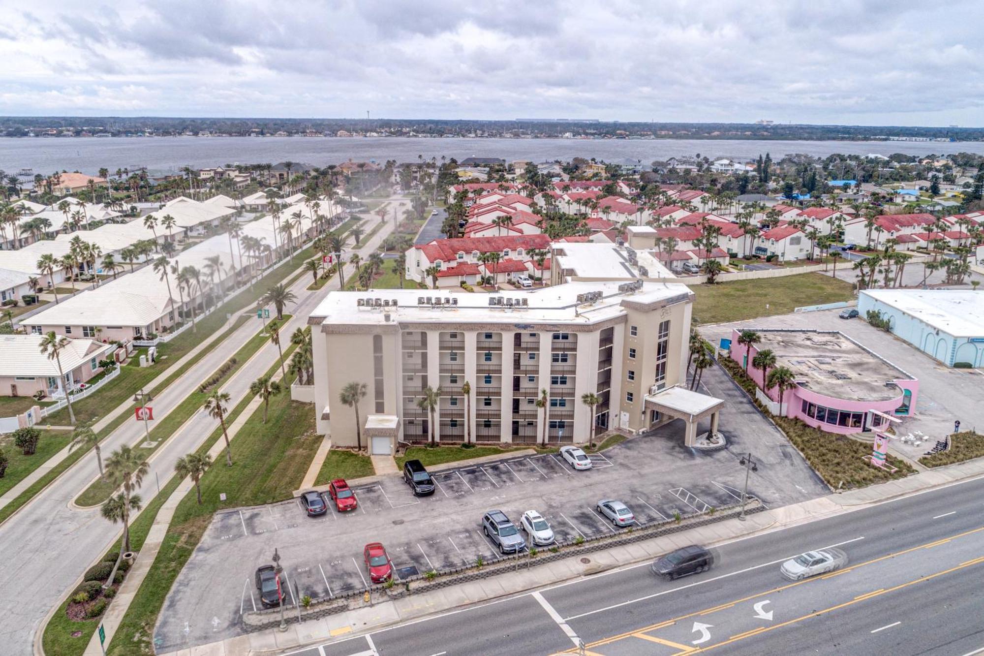 Daytona Beach Shores Condos Room photo