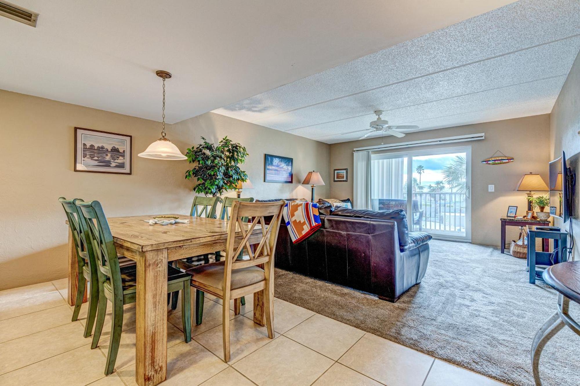 Daytona Beach Shores Condos Room photo