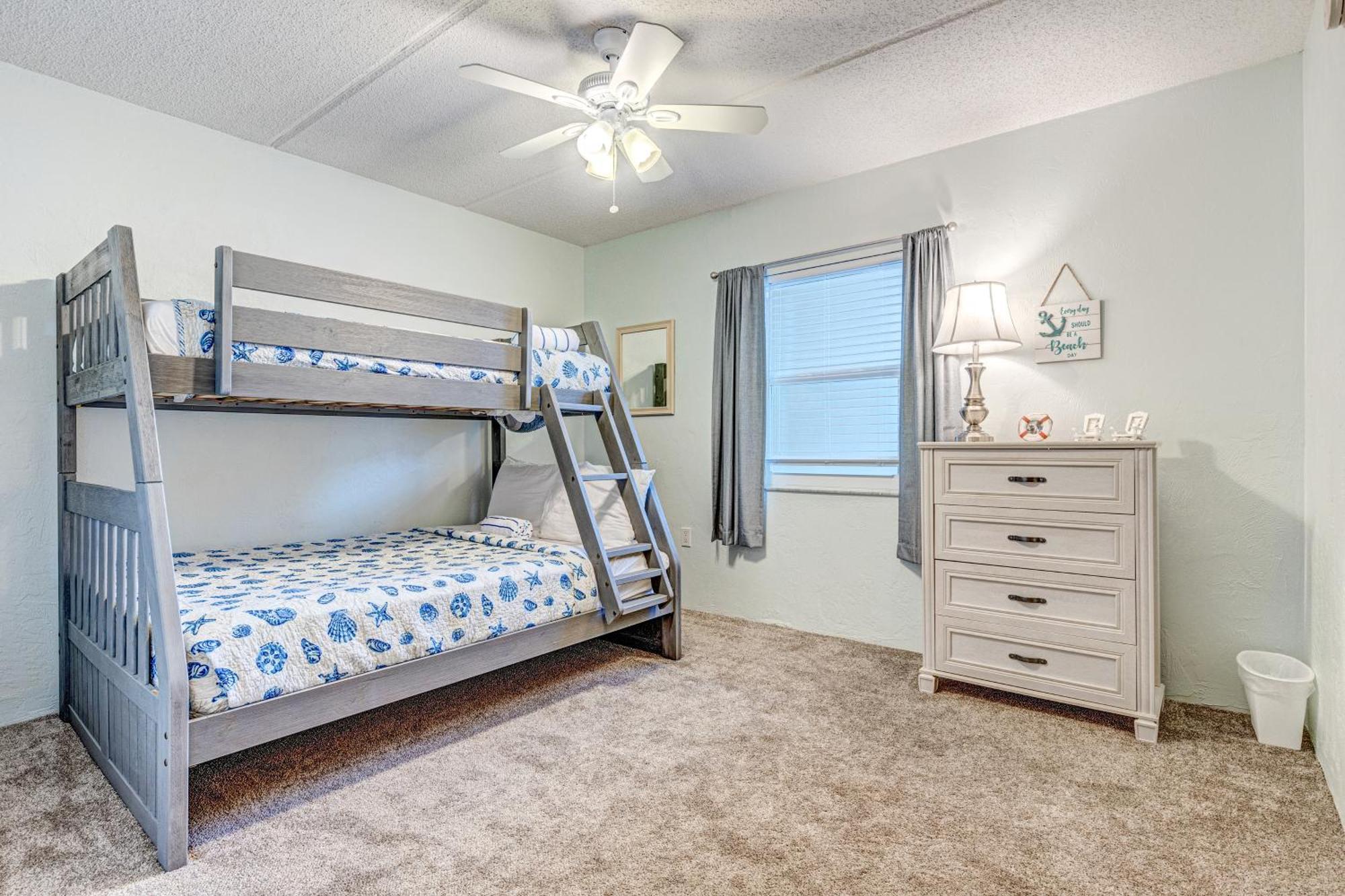 Daytona Beach Shores Condos Room photo