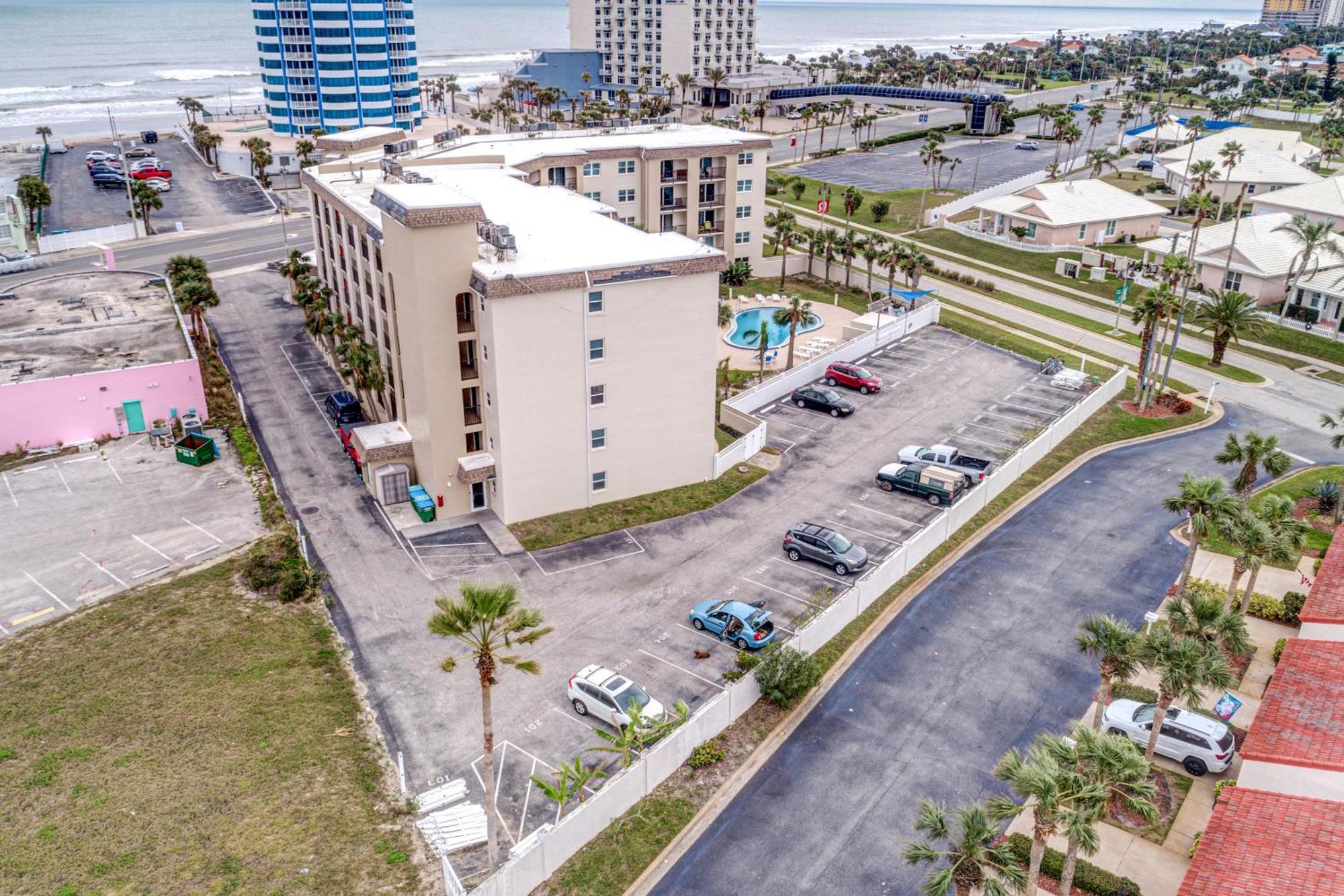 Daytona Beach Shores Condos Room photo
