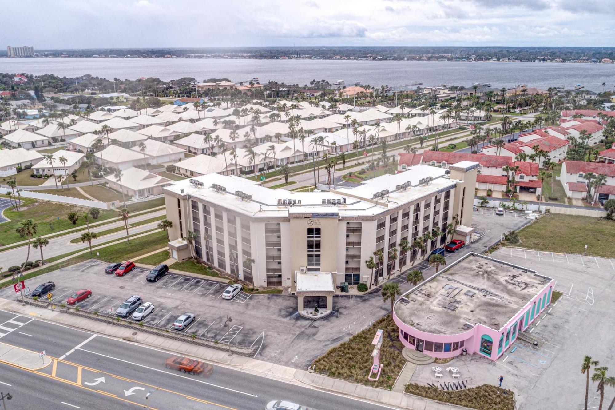 Daytona Beach Shores Condos Room photo