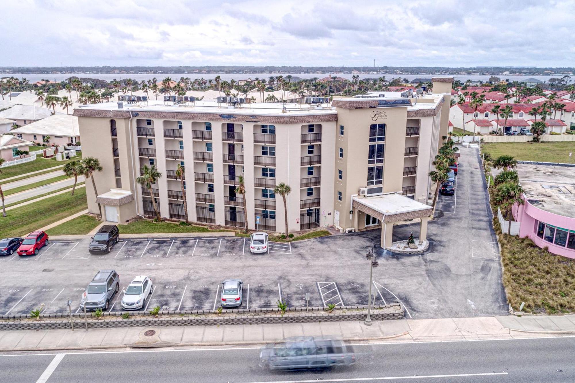 Daytona Beach Shores Condos Room photo