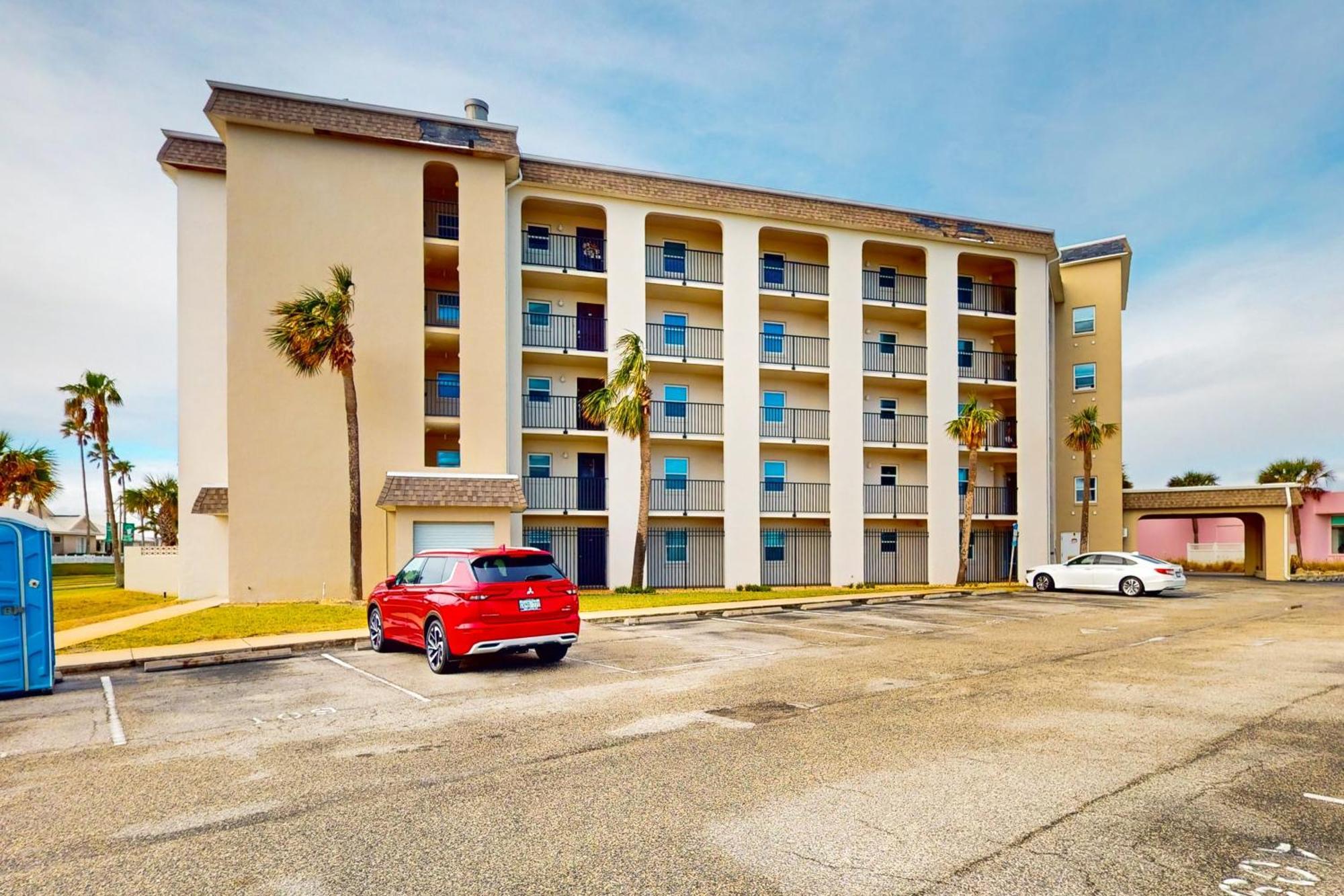 Daytona Beach Shores Condos Room photo