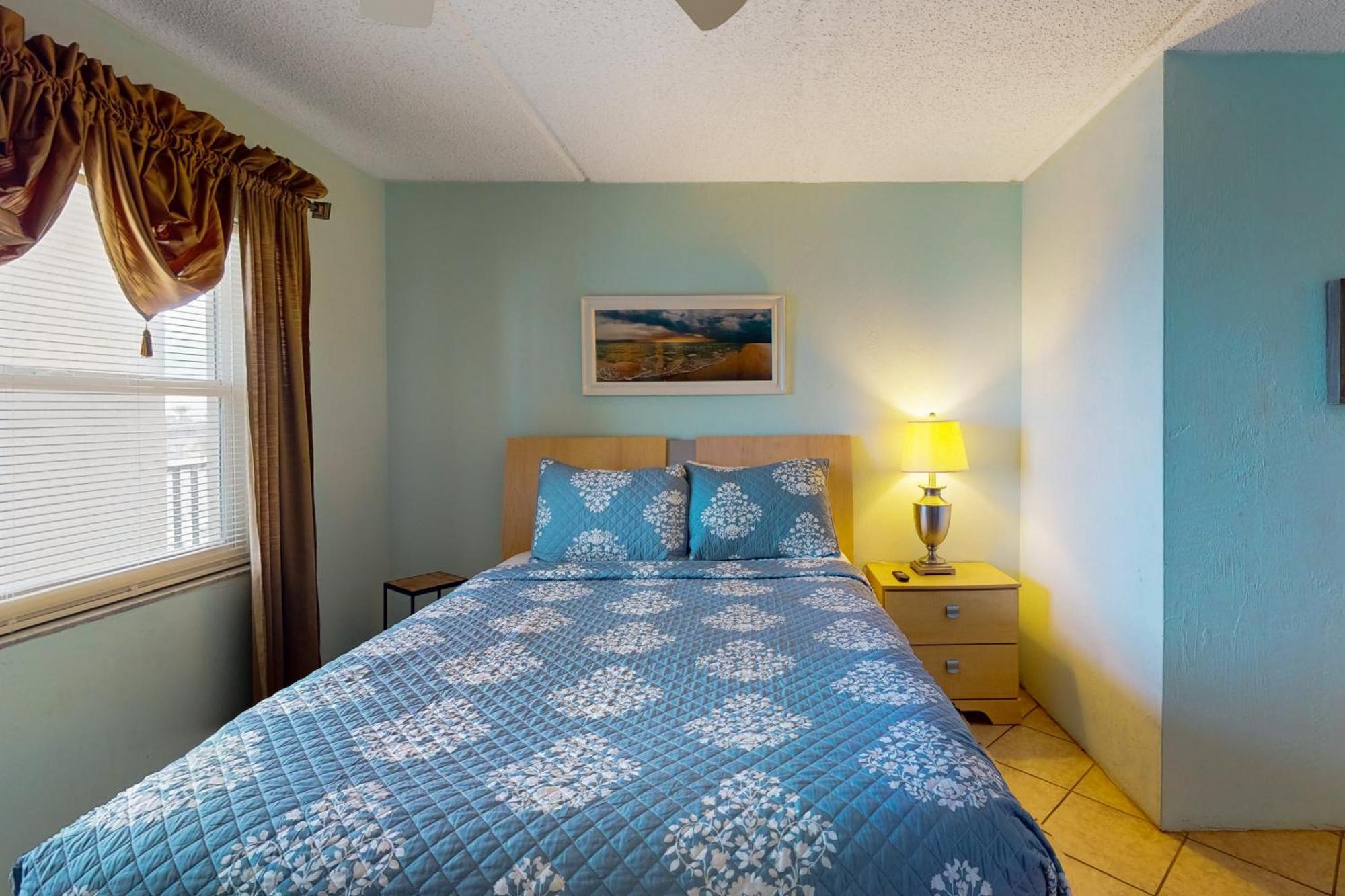 Daytona Beach Shores Condos Room photo