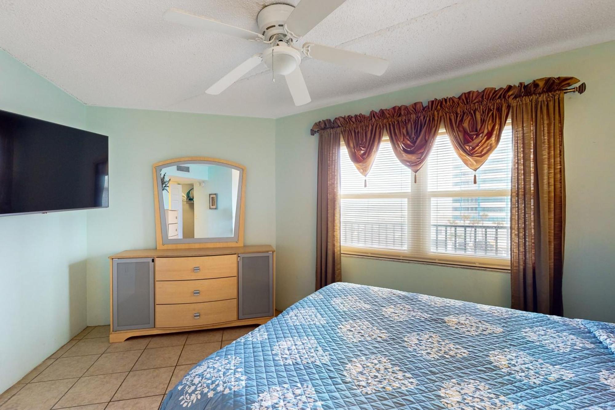 Daytona Beach Shores Condos Room photo