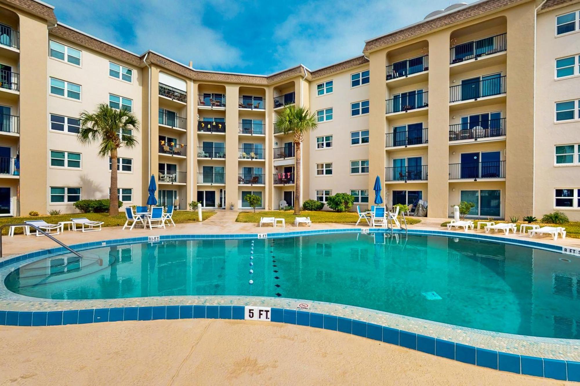 Daytona Beach Shores Condos Room photo